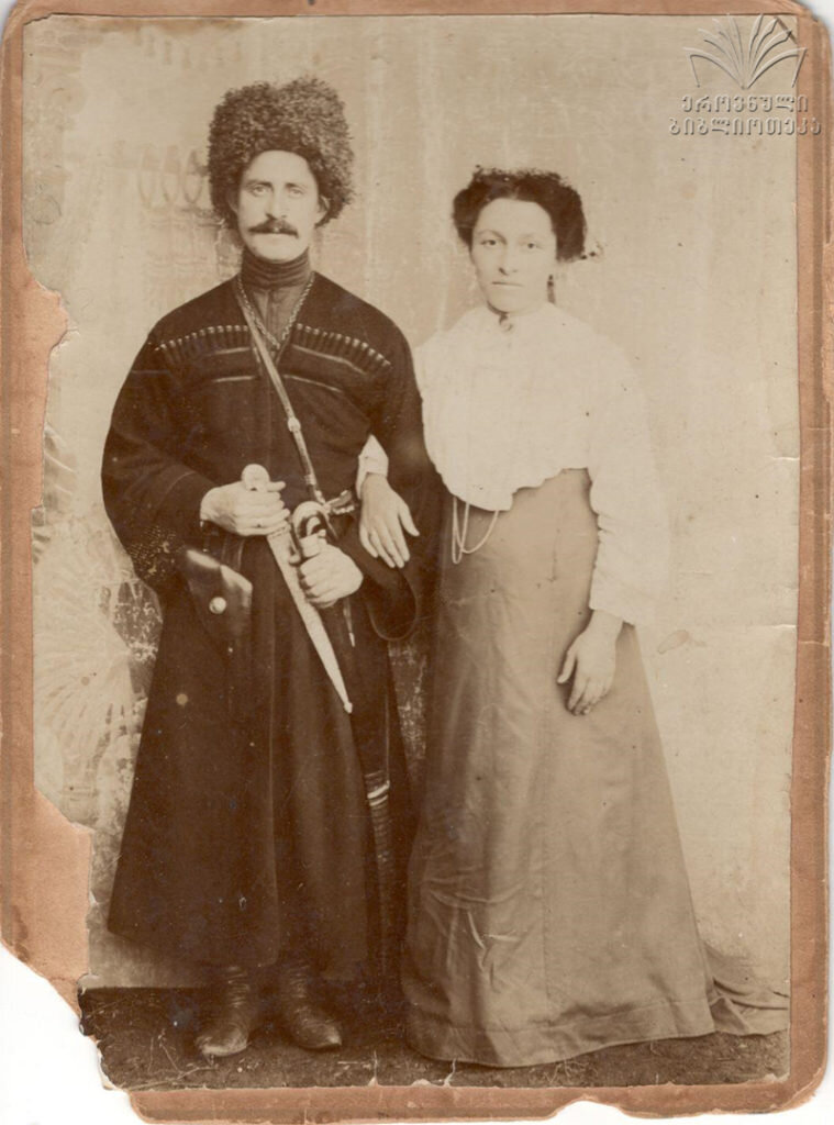 მუხურის მამასახლისი - ესტატე ჩიქოვანი და მისი მეუღლე ვარვარე შოგირაძე, მე-20 საუკუნის დასაწყისი